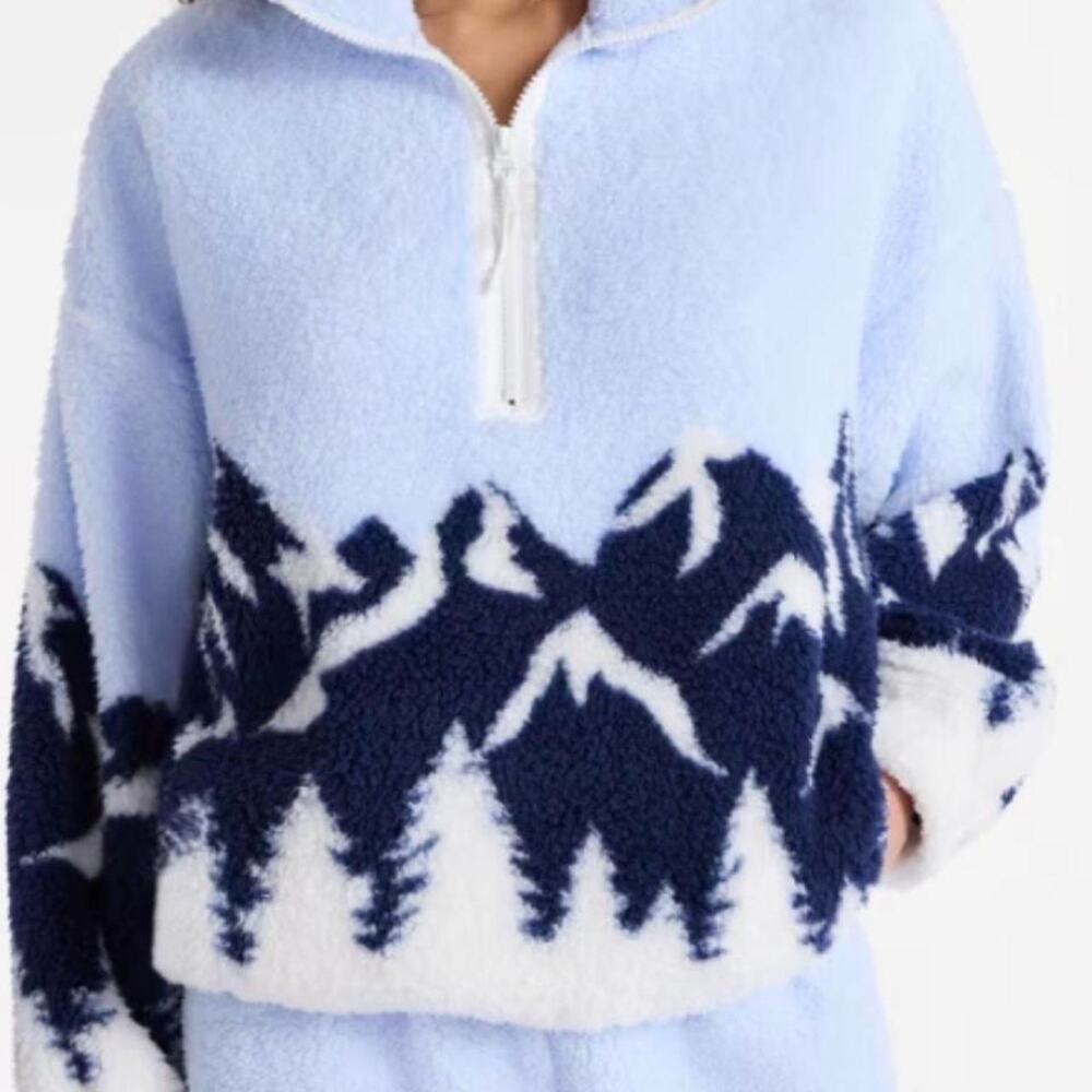 No boundaries blue and white fleece pullover with mountains print